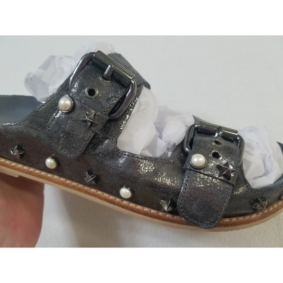 Stuart Weitzman Sandbar Leather Sandals - Picture 11 of 15